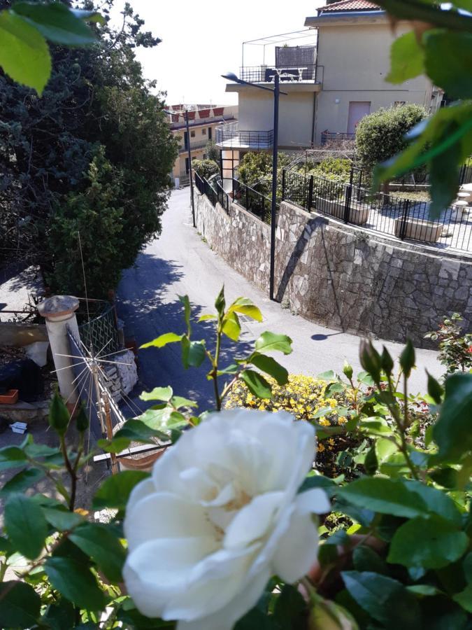Bressa De Ma Affittacamere, Room & Breakfast Pietra Ligure Esterno foto